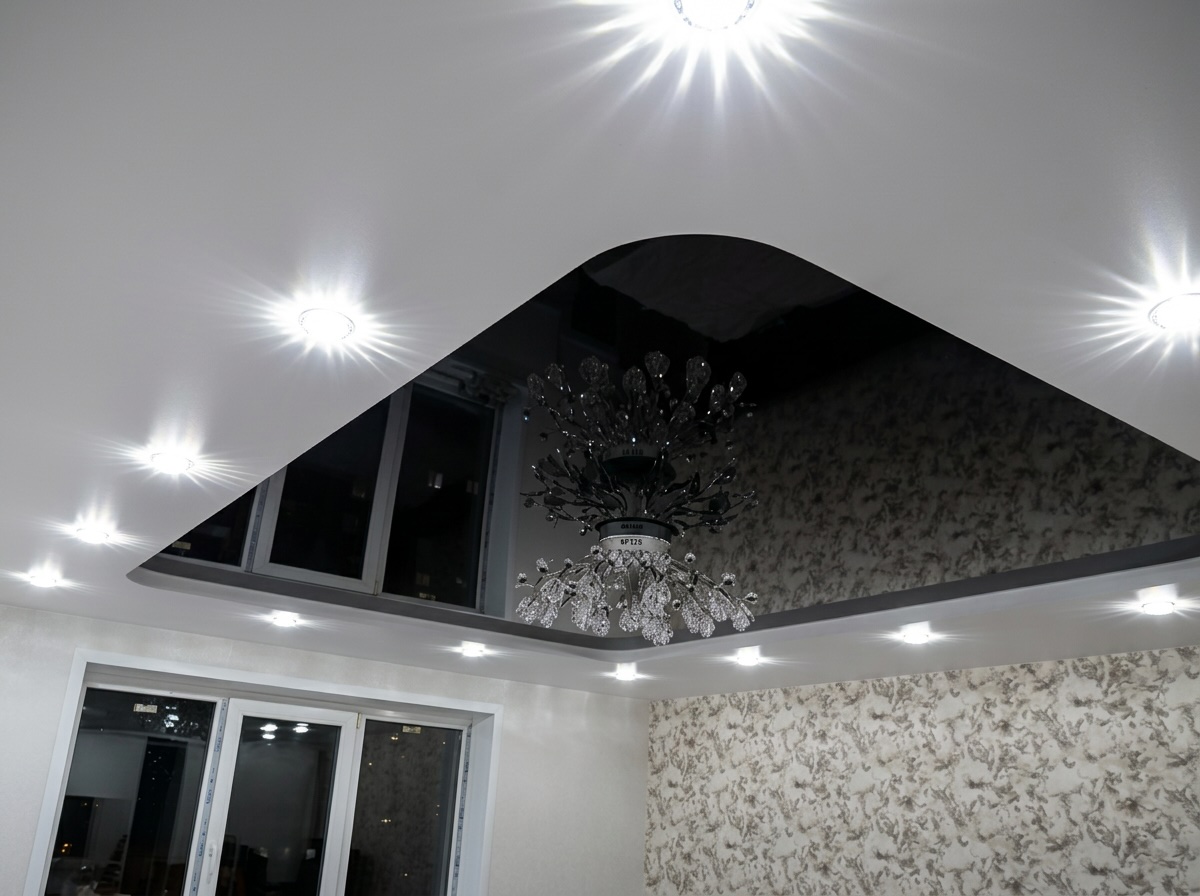 Натяжной потолок с синей подсветкой