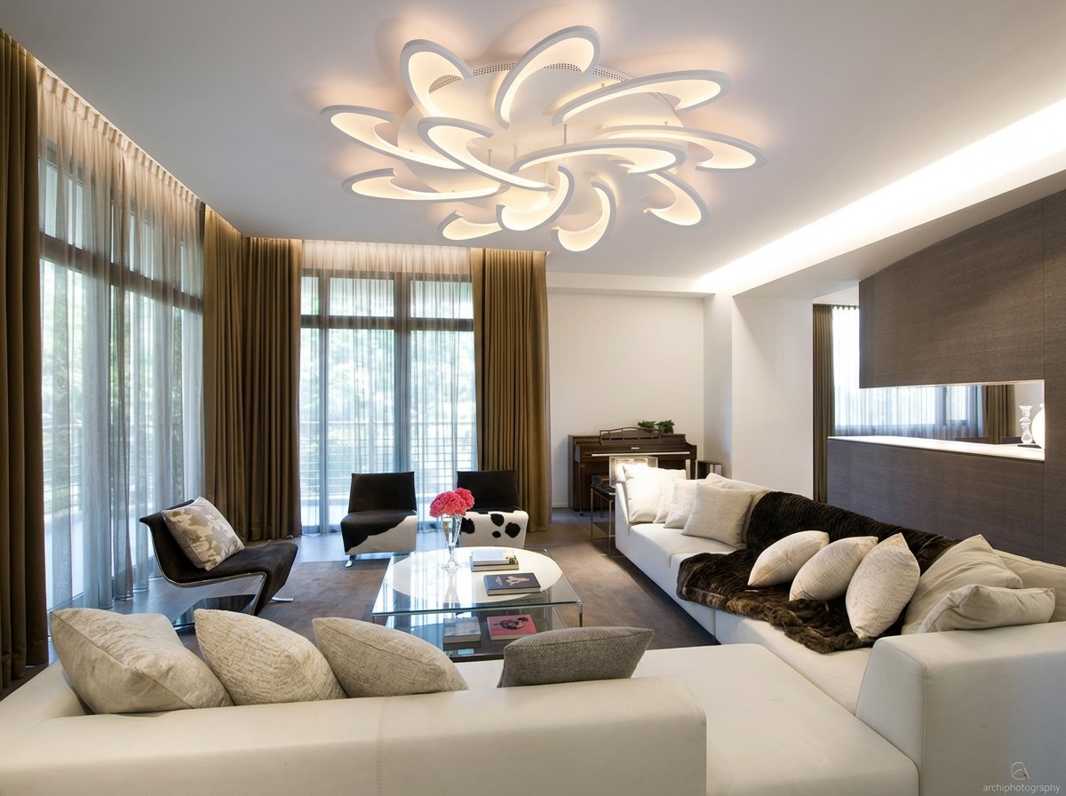 Натяжной потолок с тёплой подсветкой